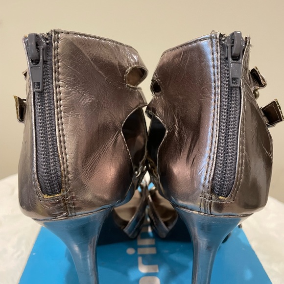 Spring Womens Size 10, Silver Cheetah Print Pumps - Picture 10 of 11